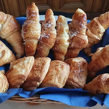 לינה וארוחת בוקר Maisonmazerand 3*
